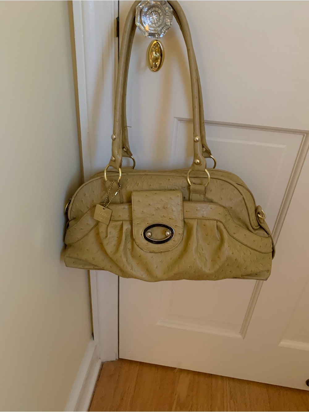 Vecceli Italian Gold Leather Satchel – Textured Ostrich-Embossed